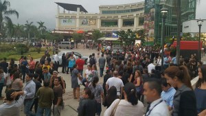 Un muerto y dos heridos ocasiona un derrumbe por sismo en El Salvador