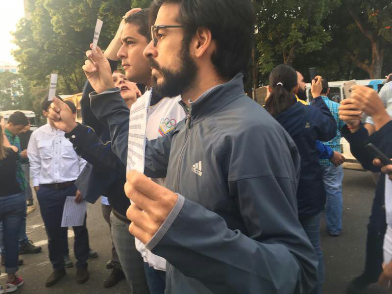 Diputados entregan documento a la GNB para exigir cese de represión en protestas (video)