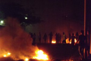 Después de los “huevazos”… Guarenas se pegó a la “candelita”: Reportan protestas culminando este #11Abr (FOTOS)