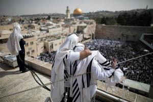 Miles de judíos participan en bendición de los Cohen en Jerusalén