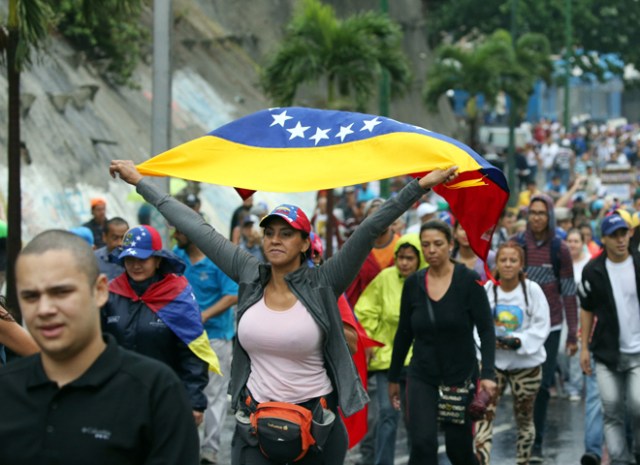 Cientos de personas manifestaron en contra del Gobierno este 13 de abril de 2017, en Caracas. (Foto  REUTERS/Carlos García Rawlins)