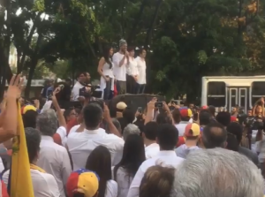¡Se nos aguó el guarapo! Así cantaron “Venezuela” en Parque Cristal en honor a los caídos (video)