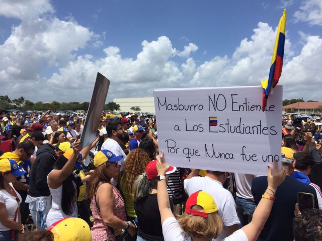 Venezolanos en Miami pidieron #NoMásDictadura Foto: Christopher Abreu
