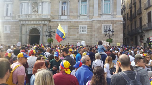 Número de venezolanos residentes en España aumentó un 53% en 2020