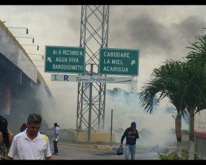 GNB lanza bombas lacrimógenas a manifestantes en Cabudare (Video)