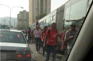 Alcaldía de Turmero moviliza a personas en autobuses para marcha chavista #19Abr