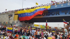 Al grito de “No + Dictadura” se movilizan este #19Abr en Puerto La Cruz