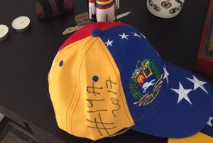 Henrique Capriles y su gorra listos para marchar este #19Abr (Foto)