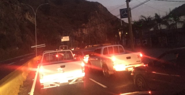 Congestionamiento en la carretera Panamericana / Foto @FabioLValentini 