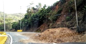Reportan montículo de arena en la carretera Panamericana #19Abr (foto)
