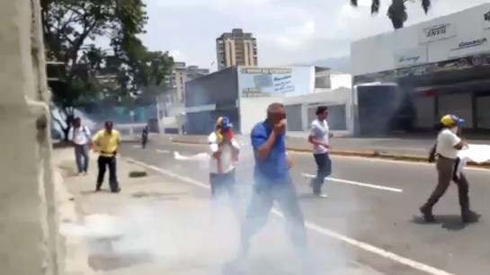 Foto: GNB reprime manifestación en Santa Mónica, Caracas 
