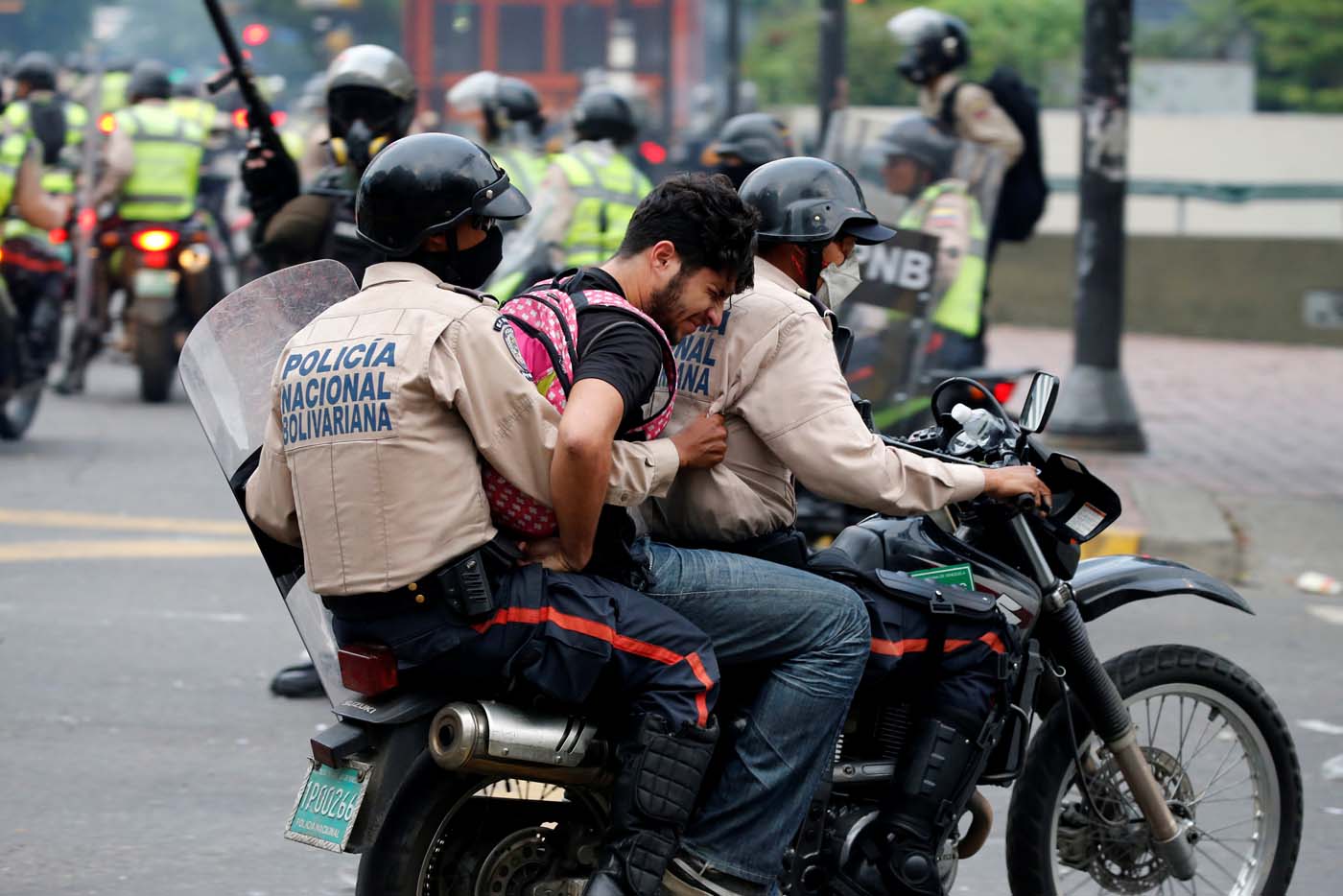 Maduro profundiza demolición del Estado de Derecho sometiendo civiles a tribunales militares