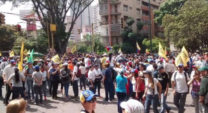 PNB agrede a manifestantes usando gas pimienta en Plaza la Estrella este #20A