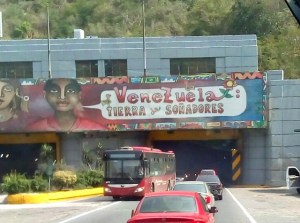#20A: Restringen el paso en los túneles de la Caracas-La Guaira (Fotos y video)