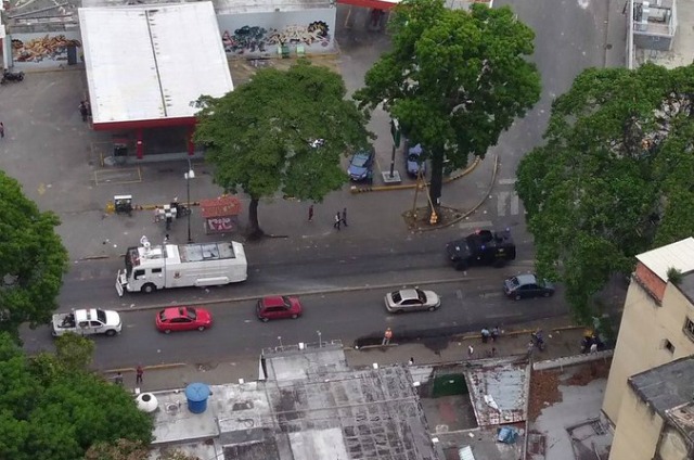 Foto: Comienza la movilización de tanquetas en la avenida Paez en El Paraíso 