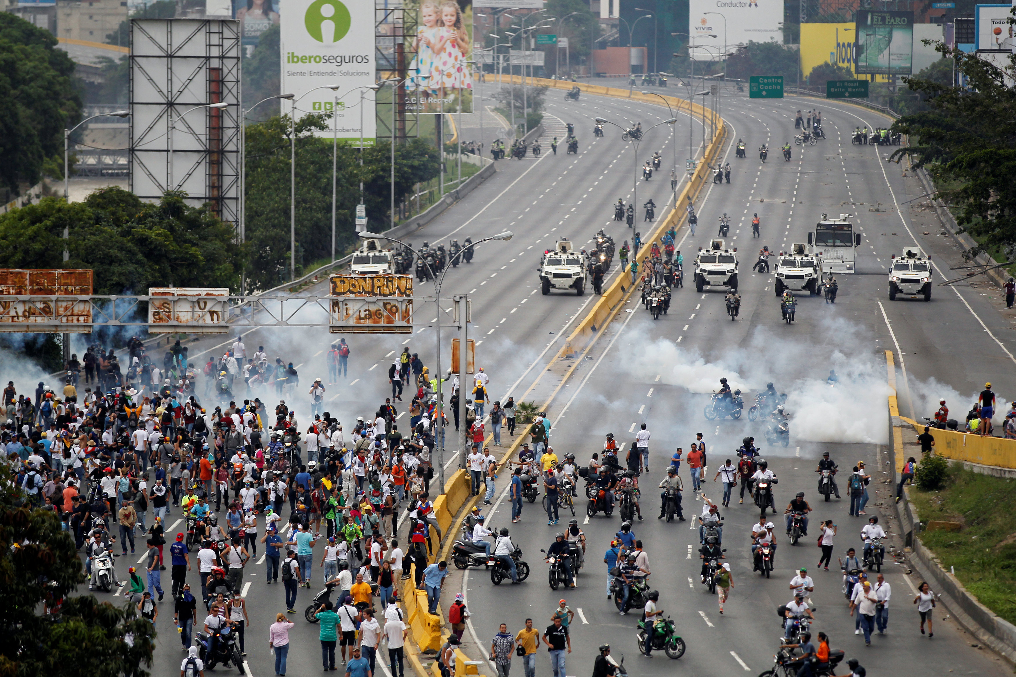¿Quién cederá? Chavismo y oposición apuestan al “desgaste” del rival