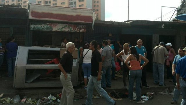 Foto: Negocios saquedos en El Valle, Caracas.