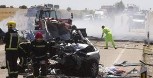 Mueren 18 niños y dos adultos en accidente de transporte escolar en Sudáfrica