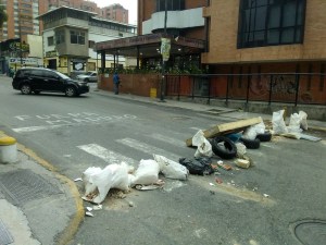 Reportan cierre de la Avenida Sucre de Los Dos Caminos #21A (Foto)