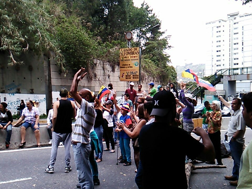 Reportan protesta en Terrazas de Club Hípico en Caracas este #21Abr (fotos)
