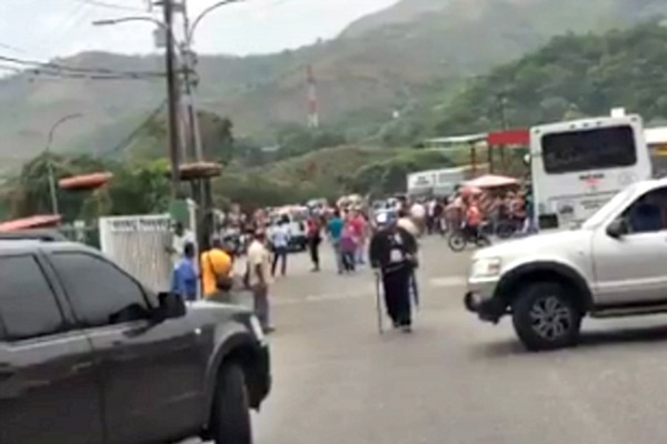 Foto: Protestan frente al Cicpc de Tejerías en el estado Aragua 