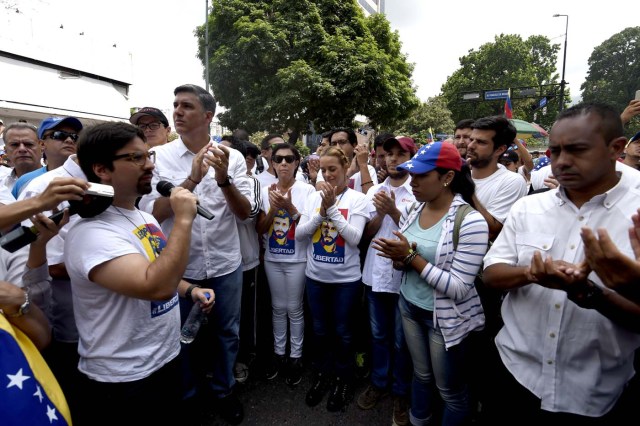 Lilian Tintori (C), wife of jailed Venezuelan opposition leader Leopoldo Lopezand Lopez's mother, Maria Antonieta de Lopez (3rd-L) prepare to take part in a march towards the Catholic Church's episcopal seats nationwide, in Caracas, on April 22, 2017. Venezuelans gathered Saturday for "silent marches" against President Nicolas Maduro, a test of his government's tolerance for peaceful protests after three weeks of violent unrest that has left 20 people dead. / AFP PHOTO / JUAN BARRETO