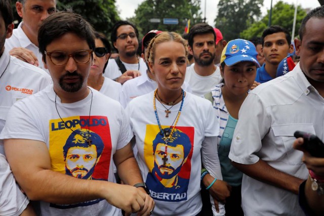 Congressman Freddy Guevara (L) and Lilian Tintori, wife of jailed opposition leader Leopoldo Lopez, take part in a rally to honour victims of violence during a protest against Venezuela's President Nicolas Maduro's government in Caracas, Venezuela, April 22, 2017. REUTERS/Carlos Garcia Rawlins