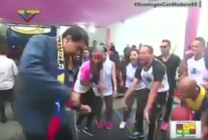 Bailando RAP inició Maduro su programa dominical. Y el país en plena crisis (video)
