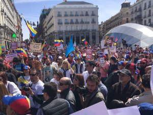 Venezolanos en España protestaron este #23A en la Puerta del Sol (Videos)