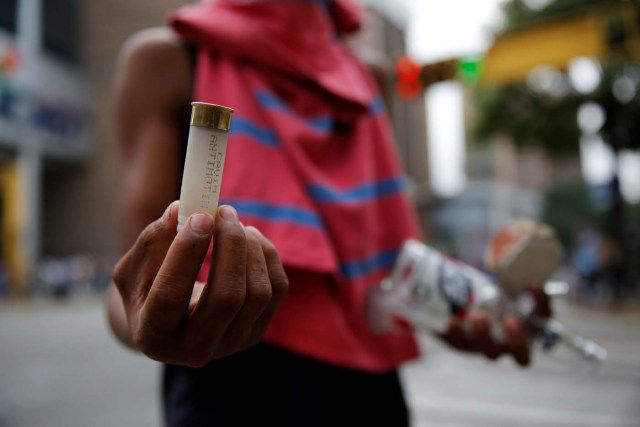 A demonstrator shows a empty shotgun shell during a rally against Venezuela's President Nicolas Maduro in Caracas, Venezuela April 24, 2017. REUTERS/Carlos Garcia Rawlins