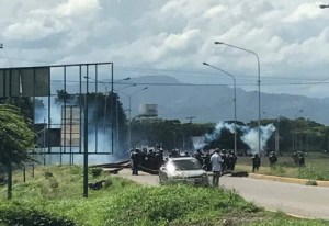 #PlantonNacional Con lacrimógenas reprimen a manifestantes en Acarigua (Video + Foto)