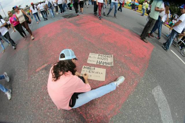 Lo mejor del plantón contra Nicolás en Caracas. Foto: Régulo Gómez / La Patilla