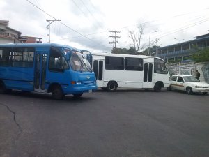 Dos autobuses fueron retenidos en las inmediaciones de la ULA-Táchira