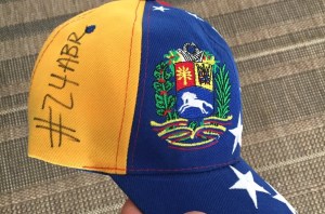 Capriles y su gorra listos para el plantón en Caracas de este #24A (Foto)