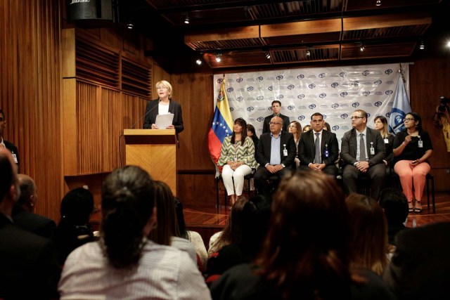 Venezuela's chief prosecutor Luisa Ortega Diaz (L) talks to the media during a news conference in Caracas, Venezuela April 25, 2017. REUTERS/Marco Bello