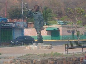 Estatua de Chávez ardió en el fuego de Mariara