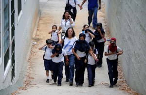 El “gas del bueno” madurista afectó a los niños del Colegio San Pedro (tristes imágenes)