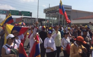 Oposición zuliana llega a la Defensoría del Pueblo en Maracaibo (Fotos)