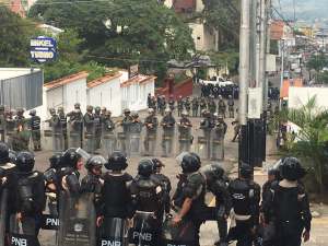 ¡Fuertemente custodiada! Así se encuentra sede del CNE en Táchira (fotos)