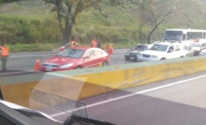 Reportan tránsito lento desde Guarenas en sentido a Caracas (Fotos)