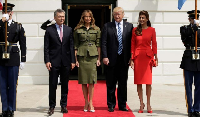 U.S. President Donald Trump and Melania Trump welcome Argentine President Mauricio Macri and his wife Juliana Awada to the White House in Washington, U.S., April 27, 2017. REUTERS/Kevin Lamarque