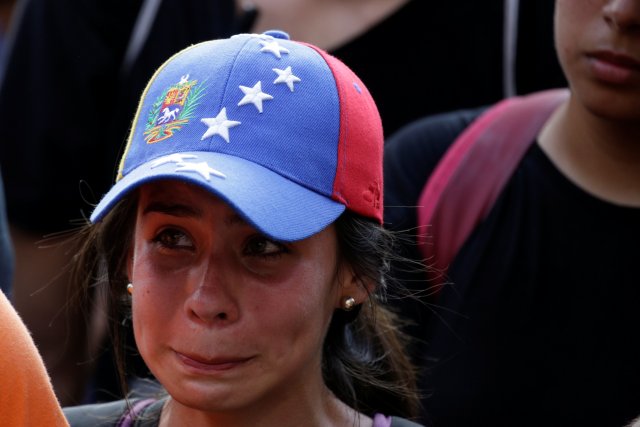 A student reacts as she takes part in a tribute to Juan Pablo Pernalete, who died after being hit by a tear gas shot during a protest against Venezuelan President Nicolas Maduro, in Caracas, Venezuela April 27, 2017. REUTERS/Marco Bello