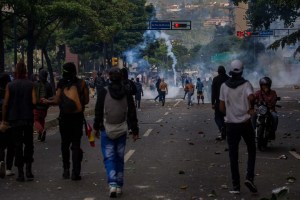 Lo que es estar en medio de las violentas protestas en Venezuela (Video)