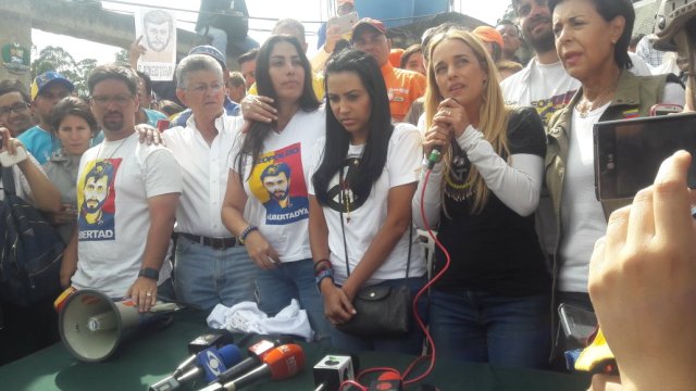 Lilian Tintori, esposa de López acompañó a los diputados. Foto: Prensa VP