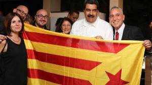 Maduro provoca a España abrazando la estelada