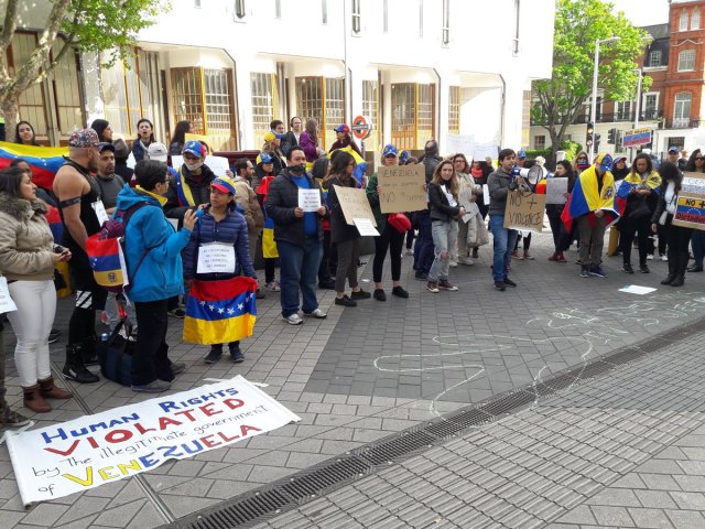Venzolanos en Londres dicen #NoMás este 29 de abril