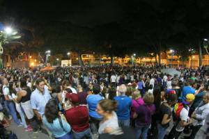 Repleta: Así está la Plaza Bolívar de Chacao (fotos)