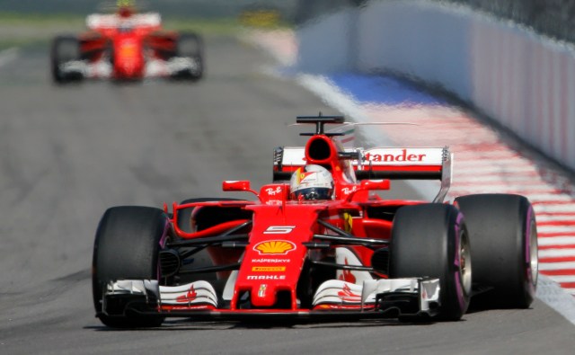 El piloto Sebastian Vettel, en su monoplaza de la escudería Ferrari (Foto: Reuters)