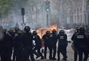 Fuertes disturbios en París dejan al menos dos policías heridos (FOTOS)