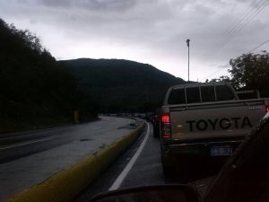 Cerrados accesos desde La Guaira hacia Caracas #1May (Fotos)